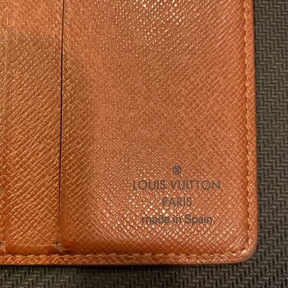 Louis Vuitton Bi Fold Wallet - Picture 7 of 9